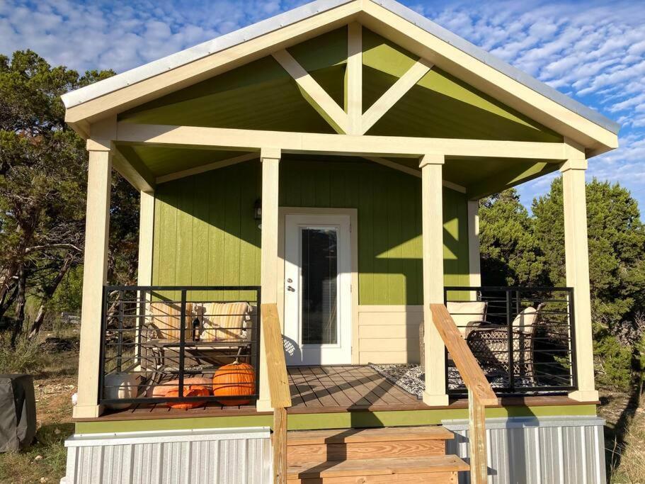 Cozy Tiny Home In The Hills Fischer Exterior photo
